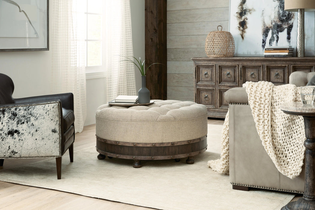 La Grange Giddings Round Uph Cocktail Table