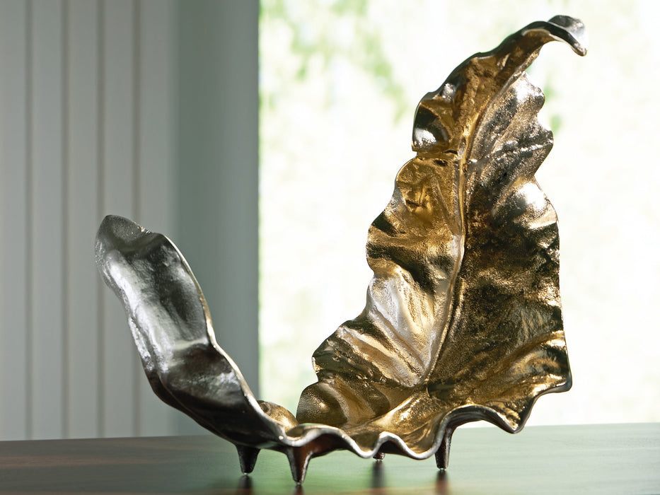 Darinsen Sculpture - J. Patrick’s Furniture (Pooler, GA)