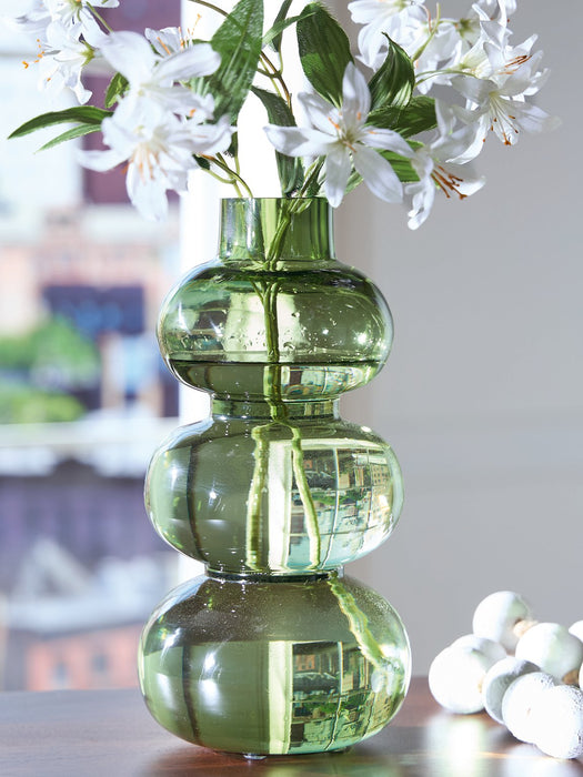 Renethorne Vase - J. Patrick’s Furniture (Pooler, GA)