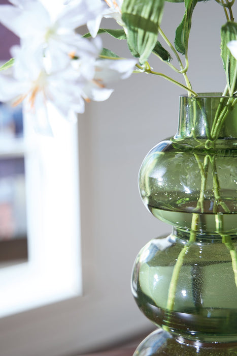 Renethorne Vase - J. Patrick’s Furniture (Pooler, GA)