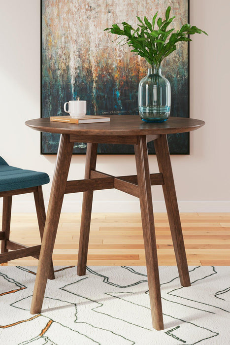 Lyncott Dining Room Set - J. Patrick’s Furniture (Pooler, GA)