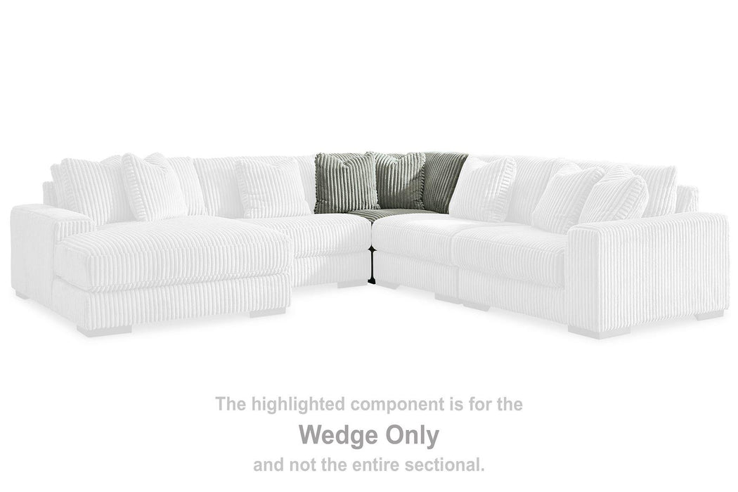 Lindyn Sectional with Chaise - J. Patrick’s Furniture (Pooler, GA)