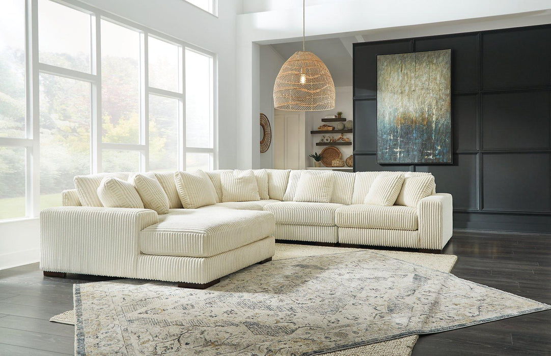 Lindyn Sectional with Chaise - J. Patrick’s Furniture (Pooler, GA)